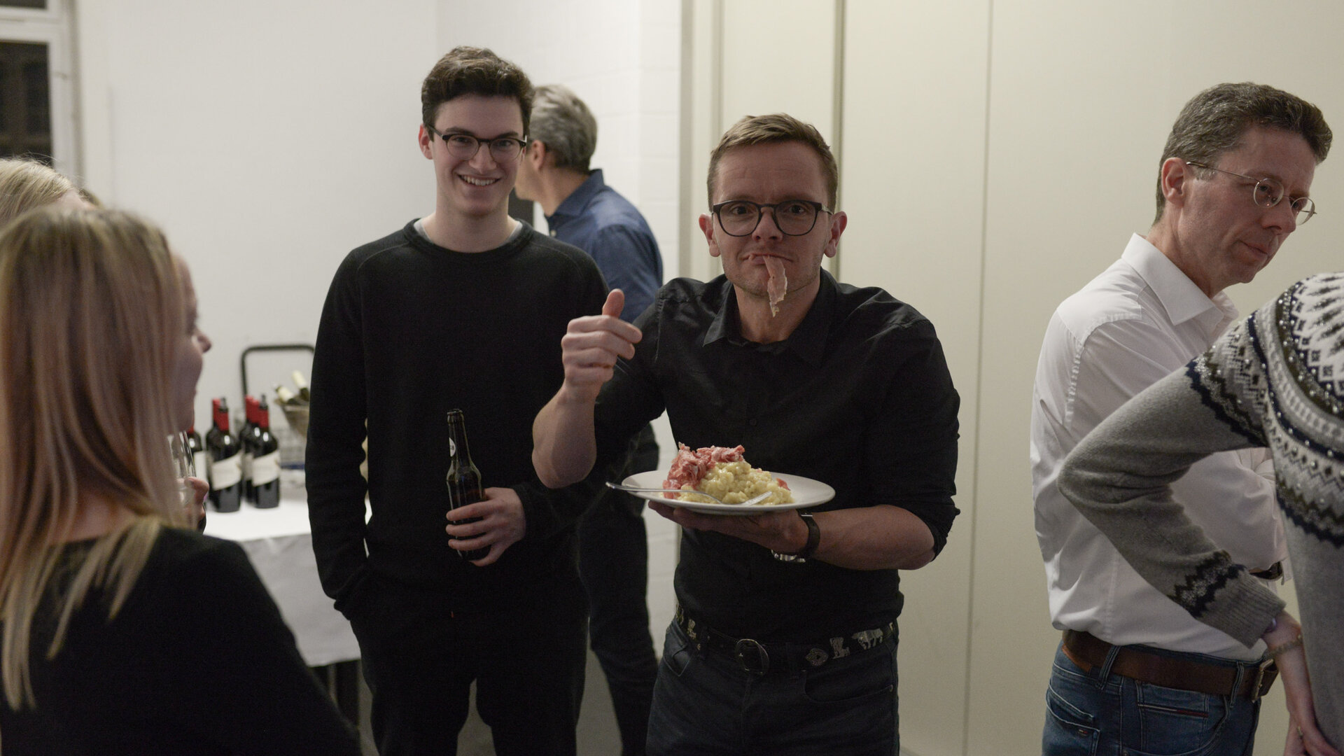 Foto vom sags-Team beim Teamessen.